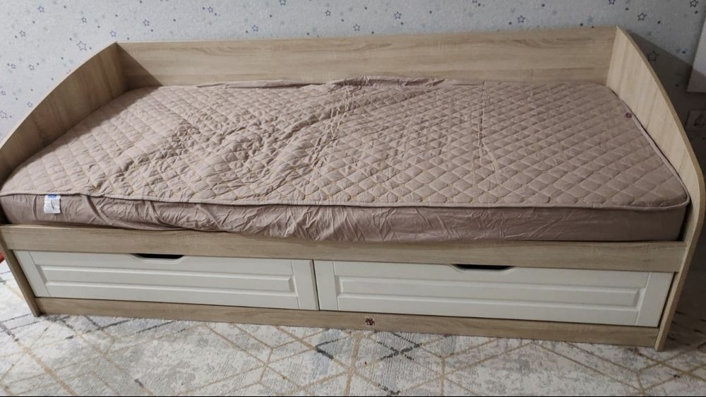 Продам кровать полуторка