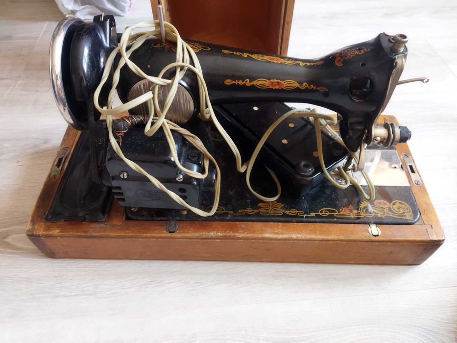 Стара шевна машина Калинка на ток