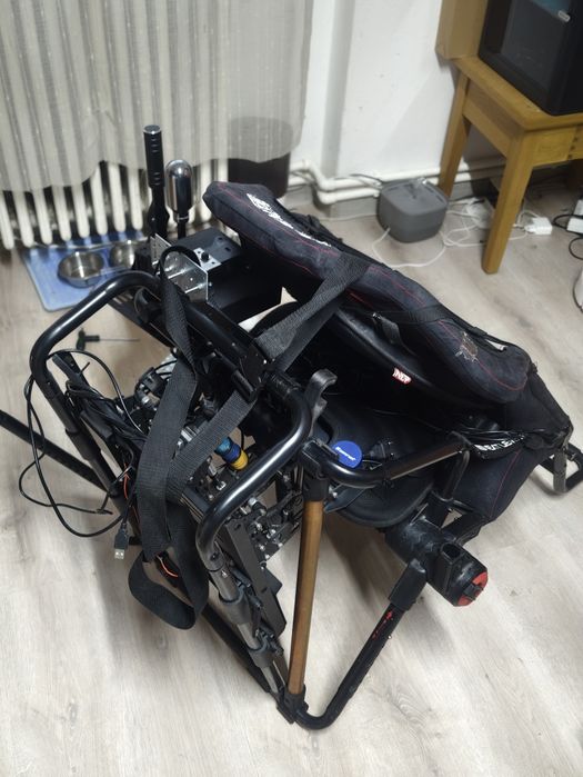 Scaune Next Level Racing cu Suport monitor si un monitor