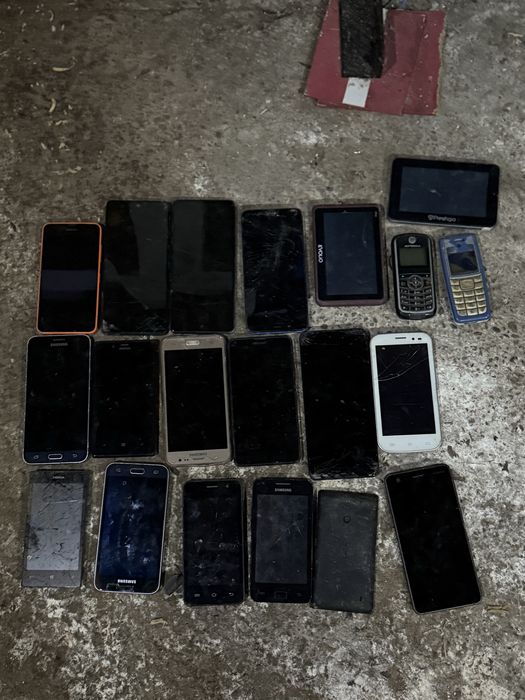 componente pc / laptop - tablete  - telefoane defecte de reciclat