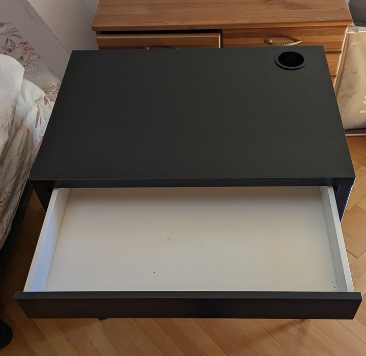 Продавам бюро Ikea