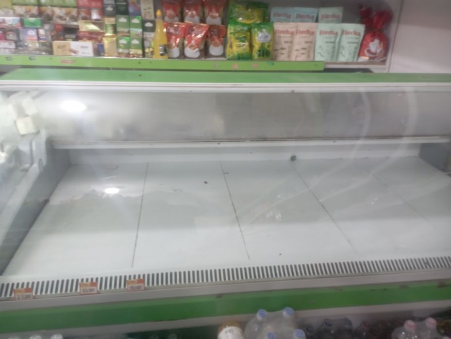 Azn haladelnik vitrina