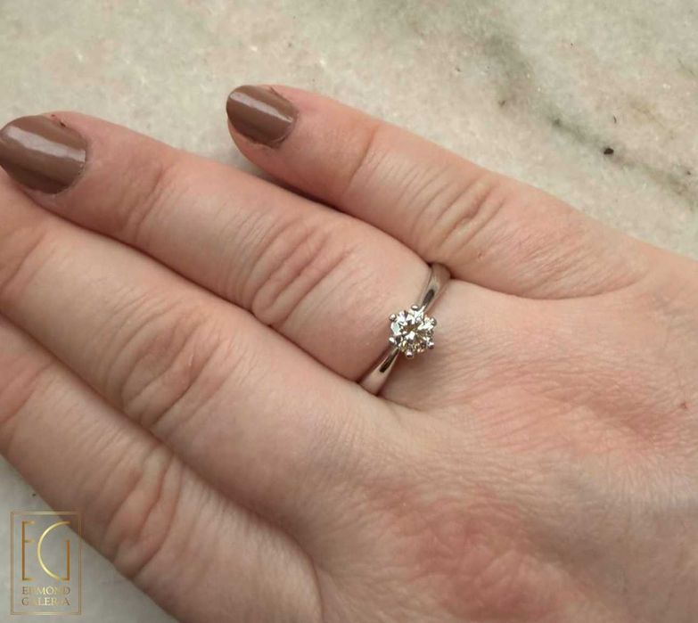 Inel din aur alb, decorat cu un diamant