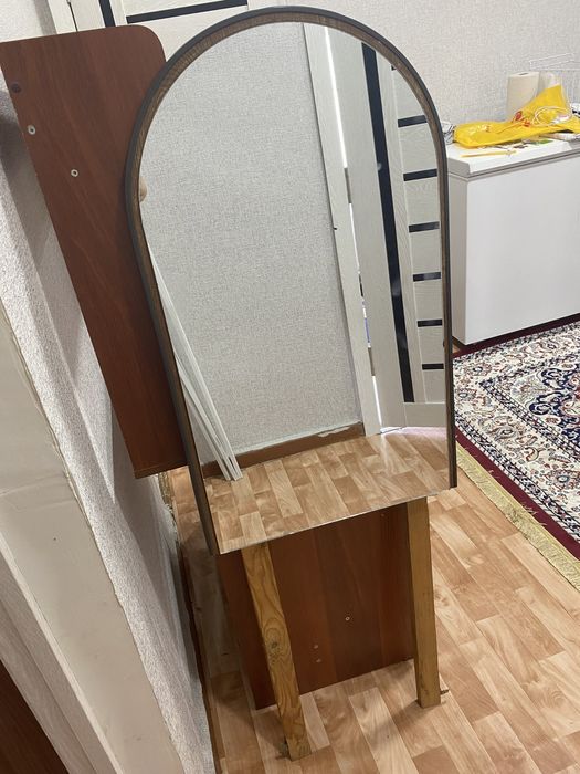 Зеркало с ножками