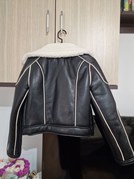 Geacă Bershka mărimea xs
