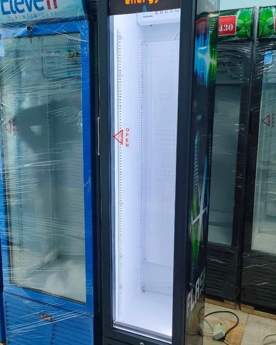 Новые фирменные витринные холодильники DEVI.