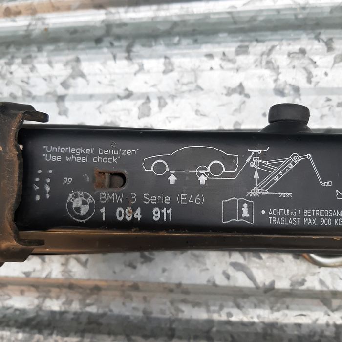 Штатный домкрат БМВ Е46