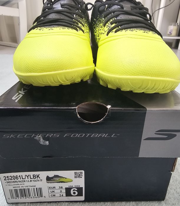 Ghete fotbal Skechers Razor 38