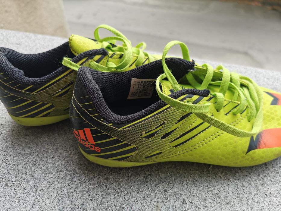 Футболни бутонки