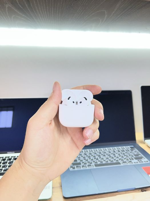 Apple Air Pods 4