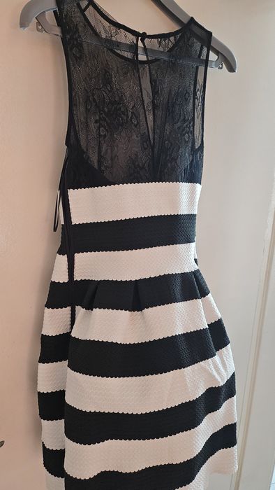 Елегантна рокля Guess