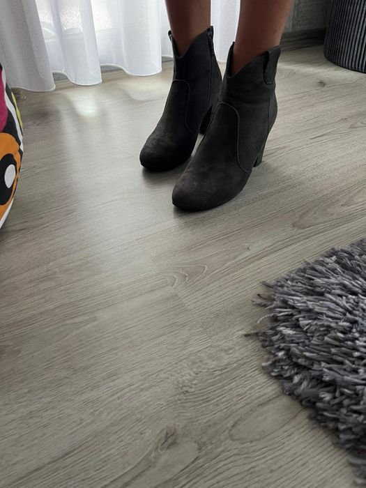 Дамски боти с ток