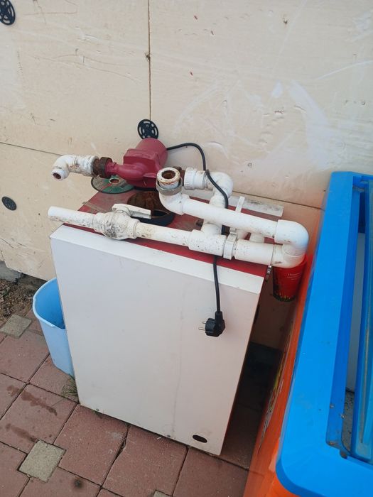 Продам газовый котел с дымоходом