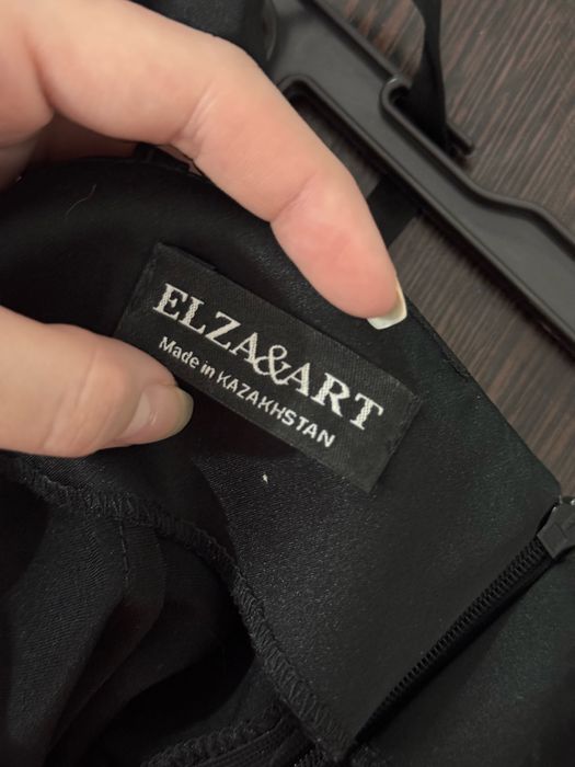 чёрное вечернее платье