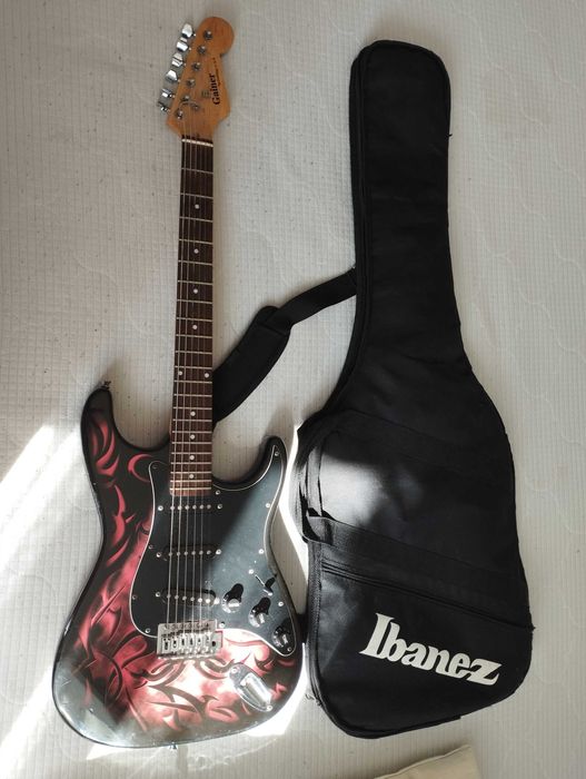 Электрогитара с чехлом