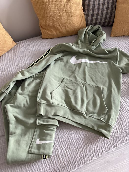 Светло-зелен анцунг Nike
