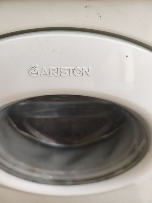 Продавам пералня Аристон