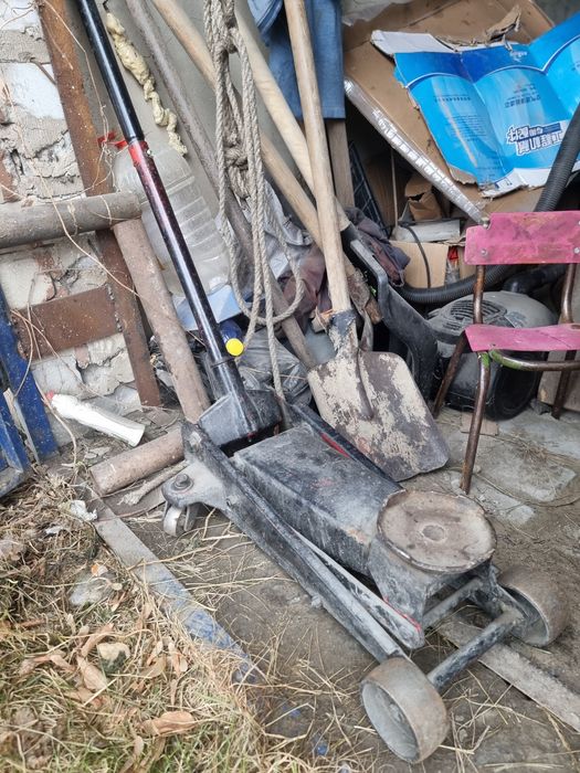 Домкрат подкатной