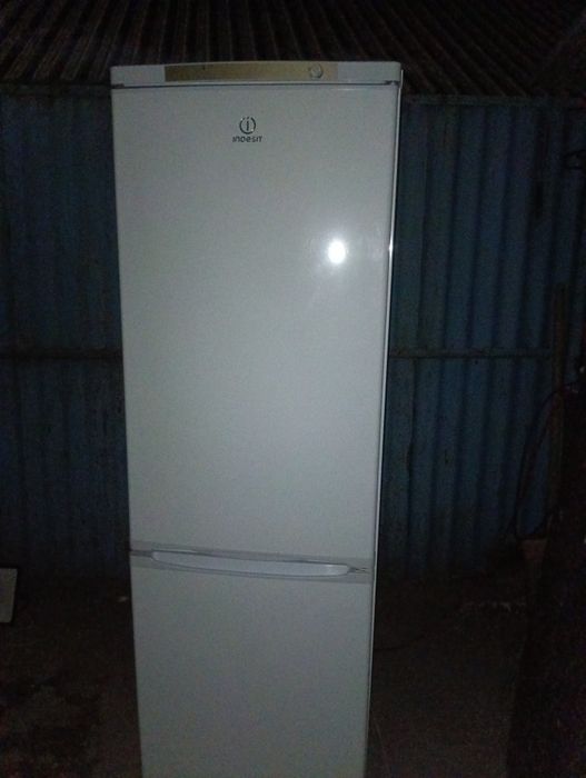 Холодильник indesit идеальный рабочее состояние
