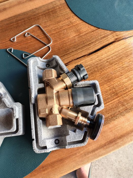 Regulator apa pentru panouri solare