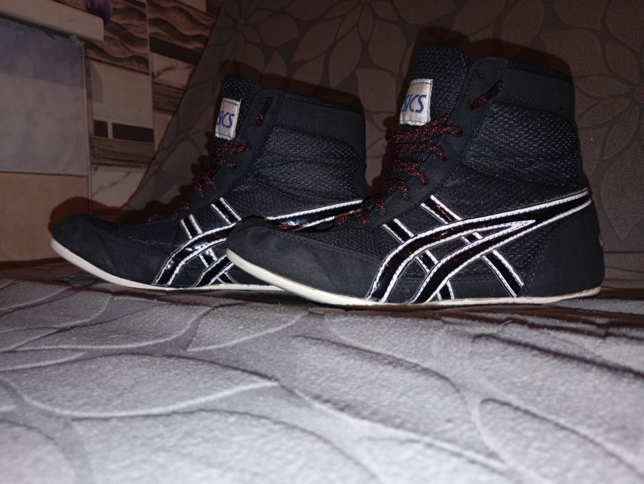 продаю борцовки Asics Tiger