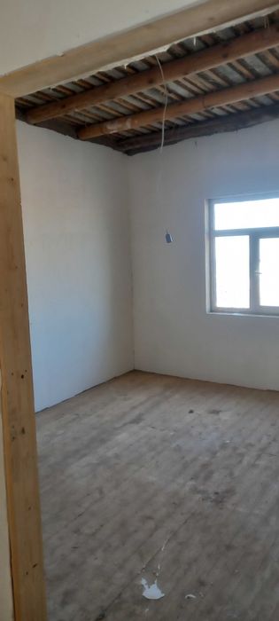 2 etajli uy sotiladi