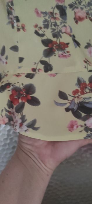 Bluză de culoare mustar cu flori