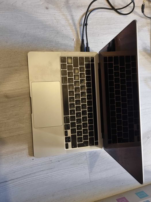 Apple MacBook Pro 13 M1 (A2338) Silver - DEFECT / Nu afiseaza imagine / Pentru Piese dezmembrez