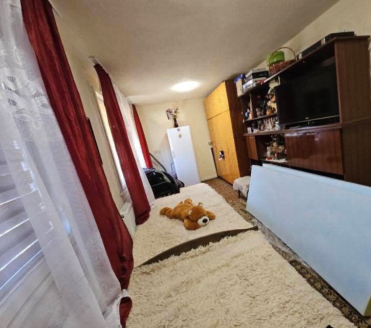 Продавам масивна триетажна къща в гр.Трявна