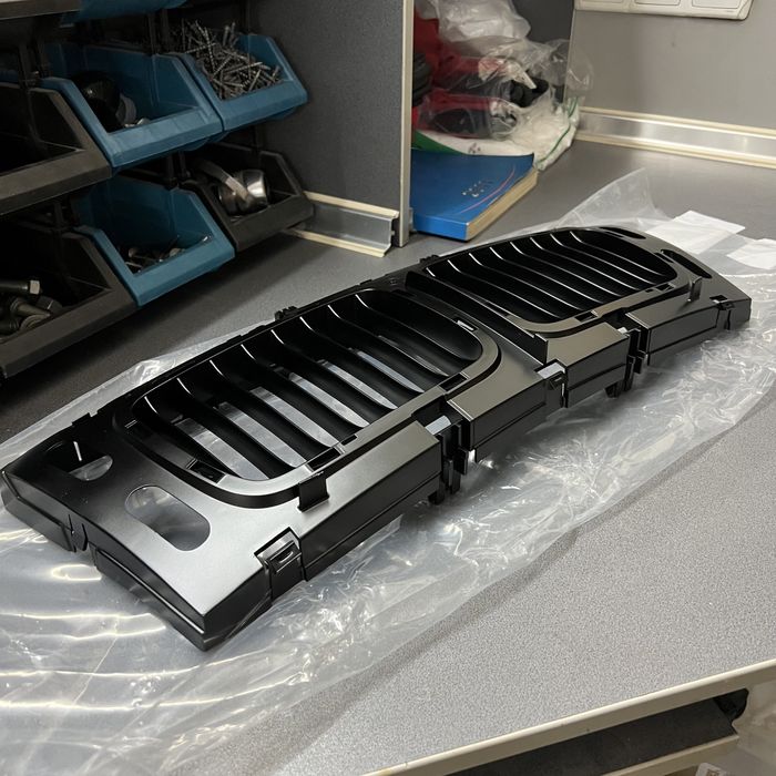 Новая ориг решетка радиатора bmw e34 бмв е34