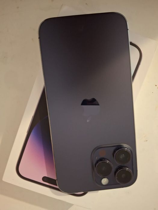 Срочно продам Айфон 14 про мах