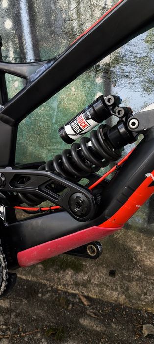 Bicicleta downhill YT. Rockshox. Magura.  XT. GX.