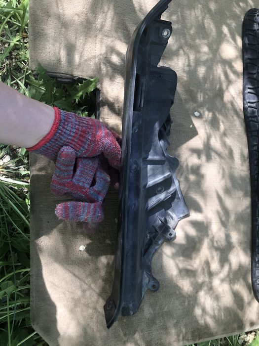 Сливной элемент Е70 левая сторона