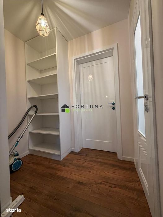 Apartament 3 camere, renovat, etaj intermediar, Centru Civic