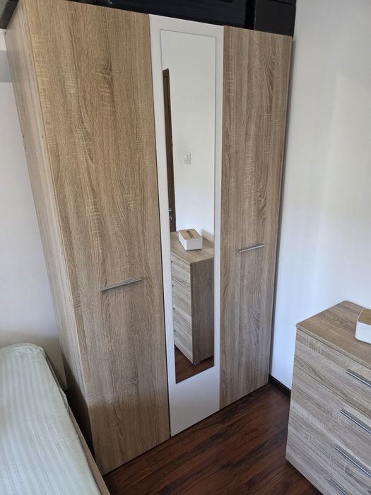 Vand set dormitor (pat , șifonier, 2 comode si birou)