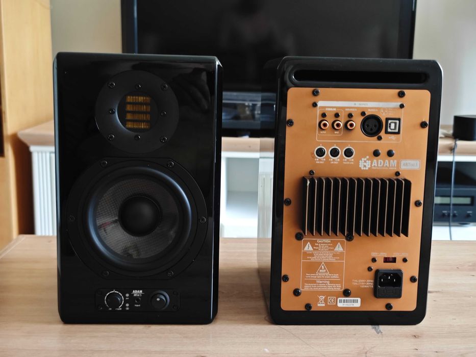 ADAM ARTist 5 активни монитори/тонколони + стойки | USB, XLR, RCA