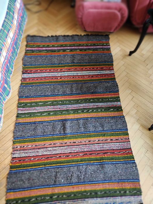 Продавам ръчно тъкани черги в битов стил, неупотребявани.