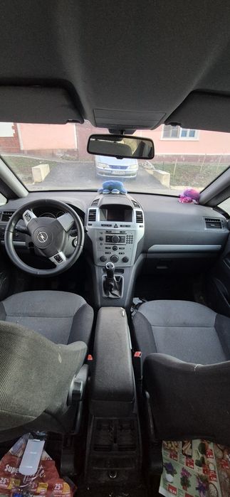 Vând opel zafira