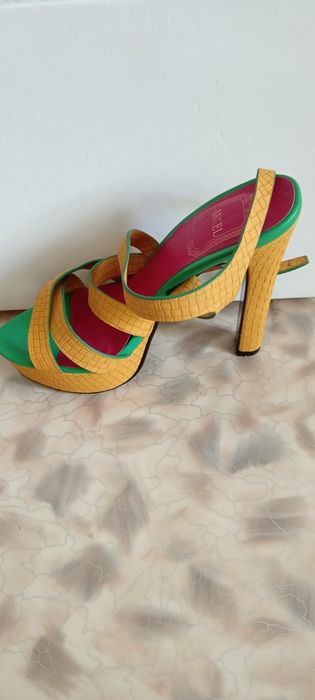 Босоножки женские