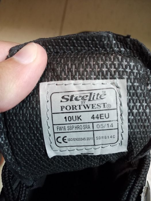 Продам спецобувь ботинки