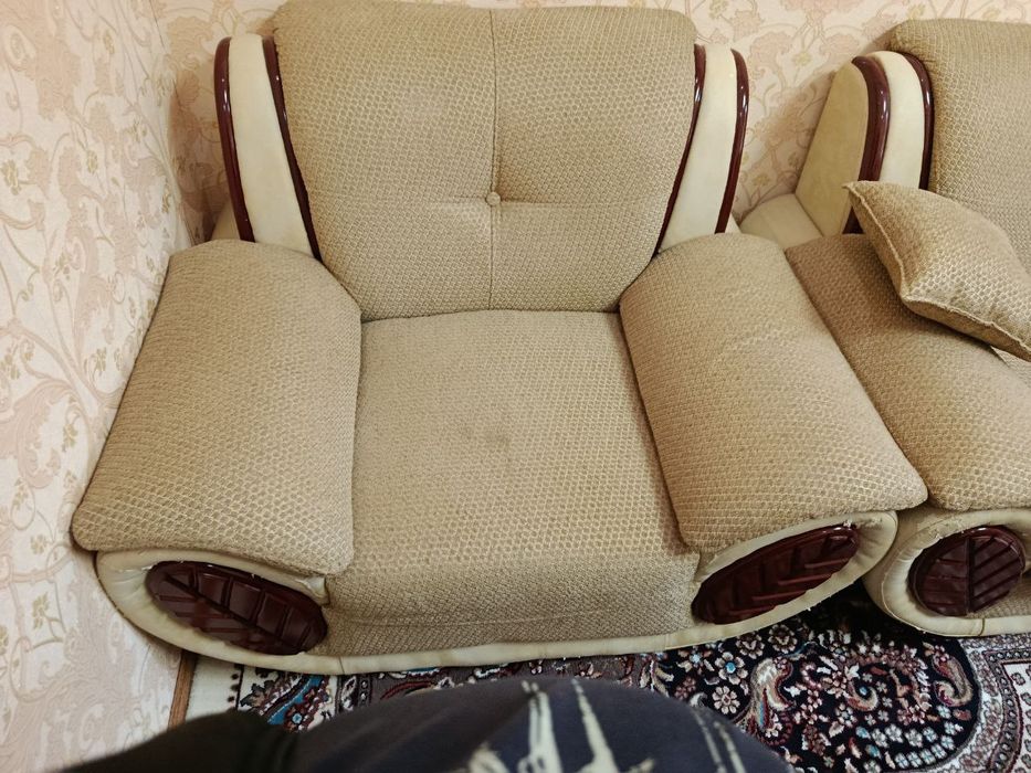 Раскладной диван и две кресла
