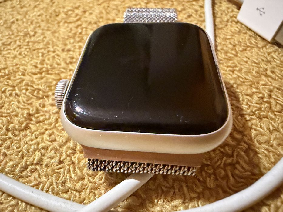 Apple Watch Series 5 + две каишки