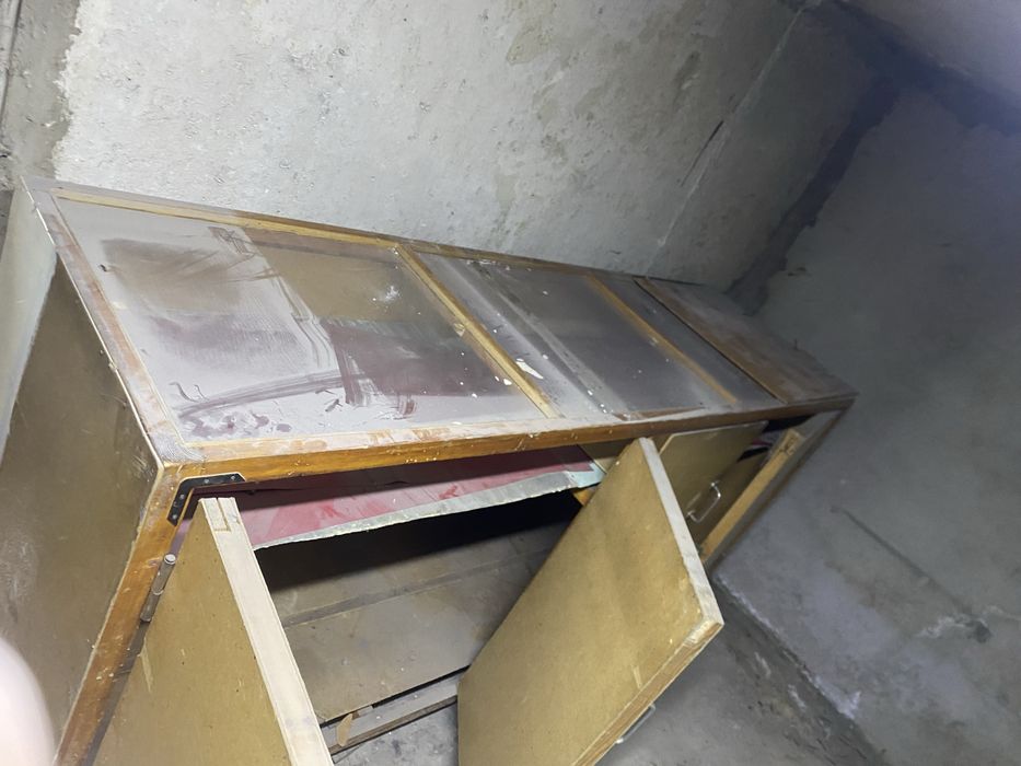 Стол витрина для магазина