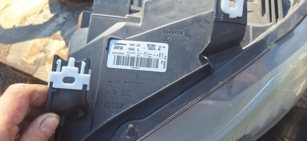 Ляв фар от е90 фейс бмв bmw e90 LCI халогенен