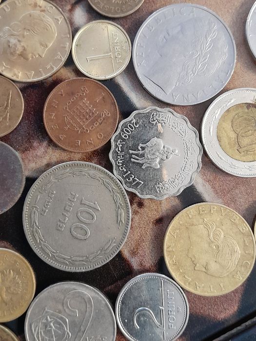 550 mnde vechi  peste 15 Țări plus geanta aluminiu ptr monede cadou