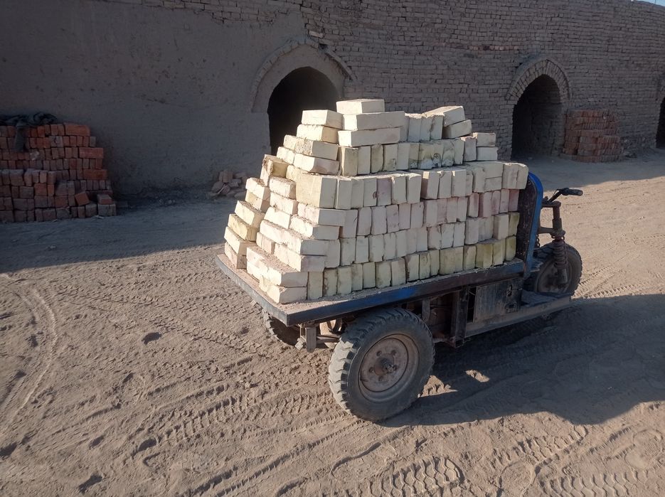 Тахиаташ Кирпич 900 som