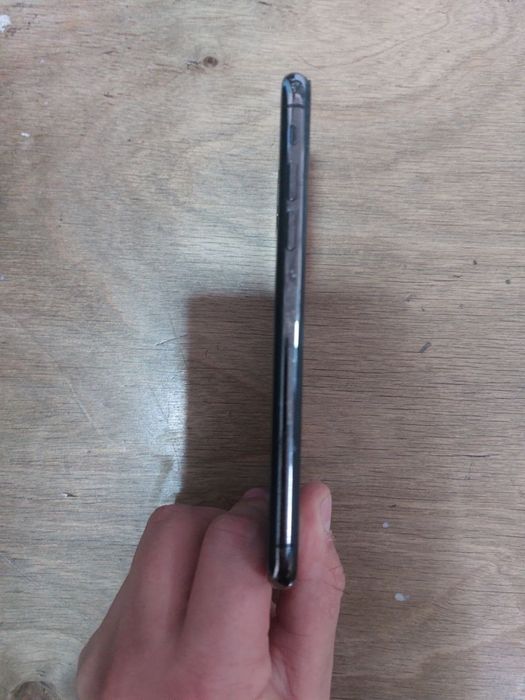 IPhone x fesaydi ishlaydi turton yuq oxiri shu realni oladigan telfon