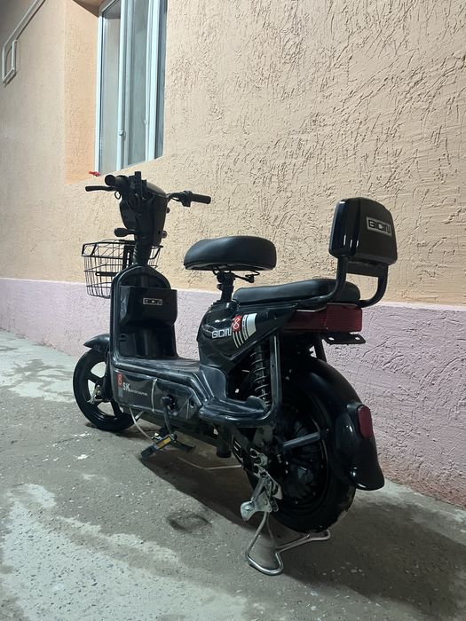 Скутер sk8 продам