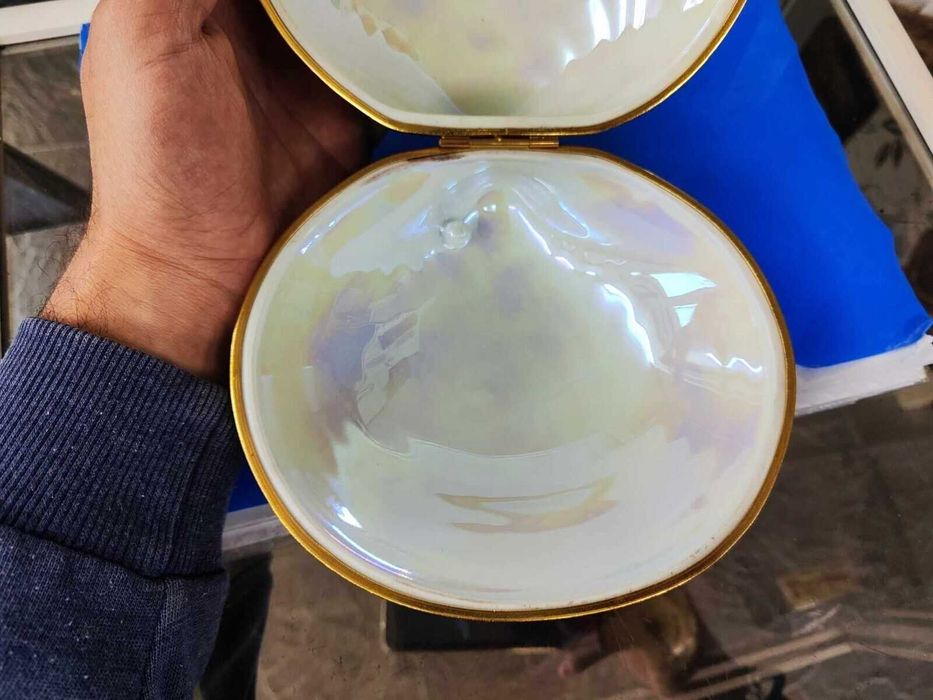 Голяма порцеланова кутия Limoges във формата на мида