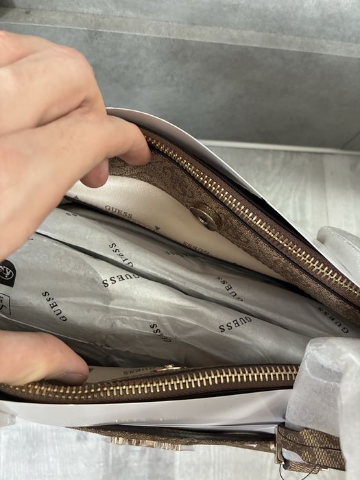 Geanta de umar Guess